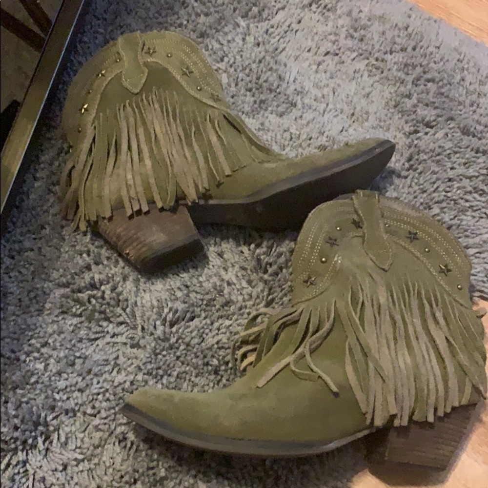 Used Very Volatile Green Leather Bootie Sz 10
